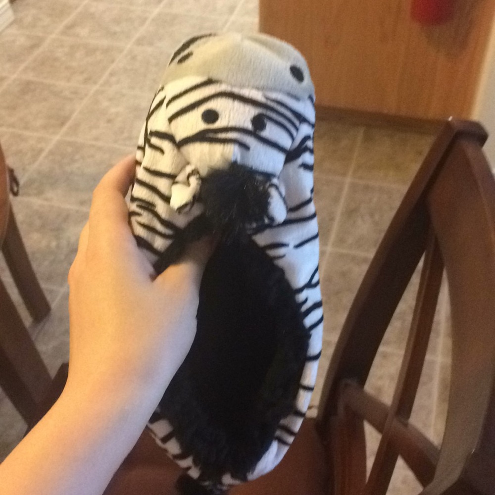 NEVER BEEN WORN SLIPPERS